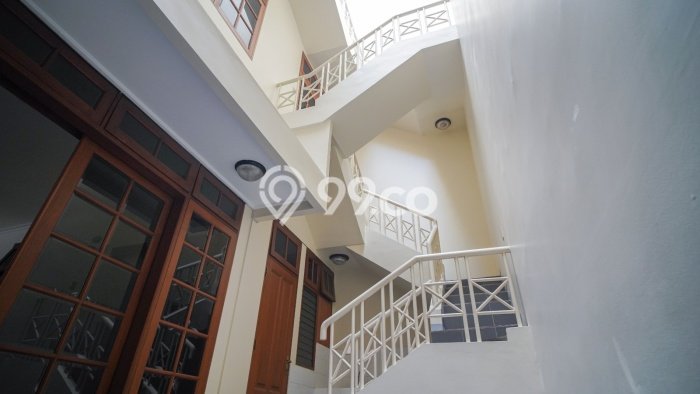 Jarang Ada! Rumah Sewa 5 Kamar Bagus Siap Huni Gajah Mada Jarang Ada! Rumah Sewa 5 Kamar Bagus Siap Huni Gajah Mada