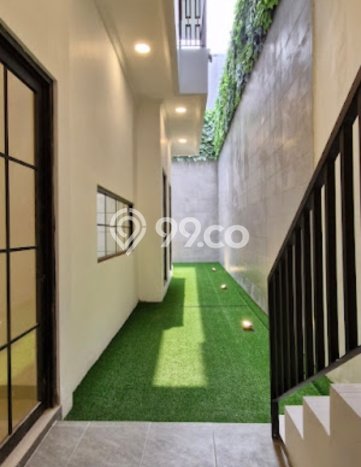 Rumah Mewah Brand New Bentuk Ngantong Ada Multi Function Room Lokasi Strategis Di Jalan Besar Tomang Rumah Mewah Brand New Bentuk Ngantong Ada Multi Function Room Lokasi Strategis Di Jalan Besar Tomang