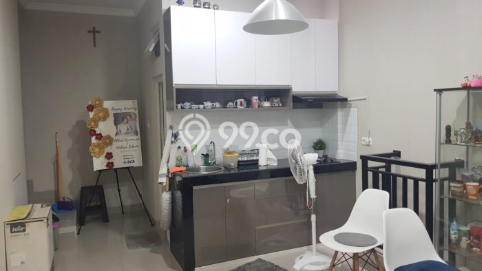 Rumah Cantik Dan Rapi 3 Lantai Sudah Shm Semi Furnished Lokasi Hadap Taman Terletak Di Komplek Pakuwon Jelambar Rumah Cantik Dan Rapi 3 Lantai Sudah Shm Semi Furnished Lokasi Hadap Taman Terletak Di Komplek Pakuwon Jelambar
