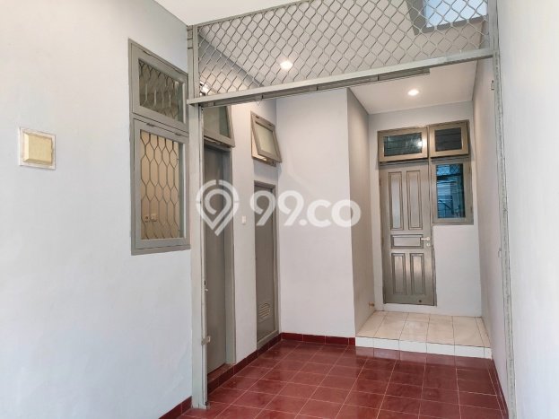 Rumah Rapi Sudah Direnovasi Total Kamar Banyak Sudah Shm Terletak Di Perumahan Tomang Yang Tenang Rumah Rapi Sudah Direnovasi Total Kamar Banyak Sudah Shm Terletak Di Perumahan Tomang Yang Tenang