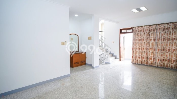 Jarang Ada! Rumah Sewa 5 Kamar Bagus Siap Huni Gajah Mada Jarang Ada! Rumah Sewa 5 Kamar Bagus Siap Huni Gajah Mada