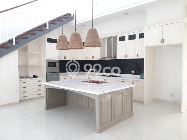 Rumah Nyaman di BSD, Tangerang, Luas 206m² Bangunan 237m² Rumah Nyaman di BSD, Tangerang, Luas 206m² Bangunan 237m²