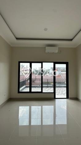 Jual Rumah Eksklusif 4 KT di Villa Melati Mas, Tangerang Selatan Jual Rumah Eksklusif 4 KT di Villa Melati Mas, Tangerang Selatan