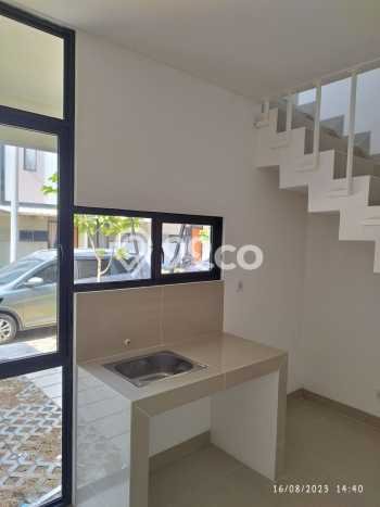 Rumah 2 KT 1 KM Semi Furnished di Jababeka, Dekat Mal, Bekasi Rumah 2 KT 1 KM Semi Furnished di Jababeka, Dekat Mal, Bekasi