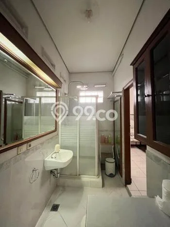 Disewakan Hunian Konsep Minimalis di Menteng Jakarta Pusat dengan 5 KT Disewakan Hunian Konsep Minimalis di Menteng Jakarta Pusat dengan 5 KT