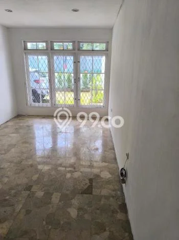 Lokasi strategis! Rumah siap huni dikontrakkan di Menteng LB 290m2 Lokasi strategis! Rumah siap huni dikontrakkan di Menteng LB 290m2