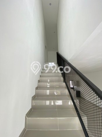 For Sale Rumah 4 Kamar Lokasi Ideal Bagus dan Strategis di Serpong Utara For Sale Rumah 4 Kamar Lokasi Ideal Bagus dan Strategis di Serpong Utara