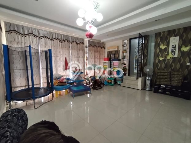 Ready to Use! Premium House LT 383m2 Desain Modern di Sentul Ready to Use! Premium House LT 383m2 Desain Modern di Sentul