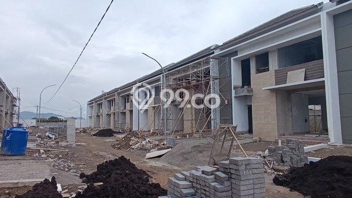 Rumah Strategis Minimalis Lb 103m2 di Terusan Buah Batu, Bandung Rumah Strategis Minimalis Lb 103m2 di Terusan Buah Batu, Bandung