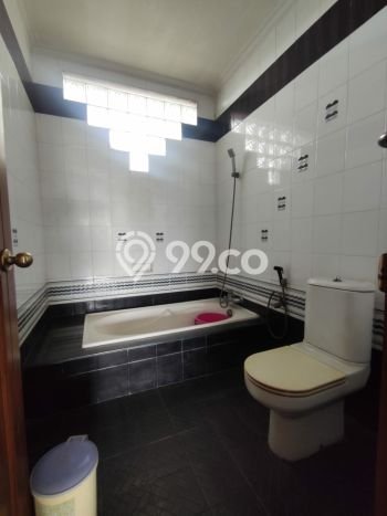 Rumah Lingkungan Asri kawasan , Bandung, Luas 600m2m² Bangunan 450m2m² Rumah Lingkungan Asri kawasan , Bandung, Luas 600m2m² Bangunan 450m2m²