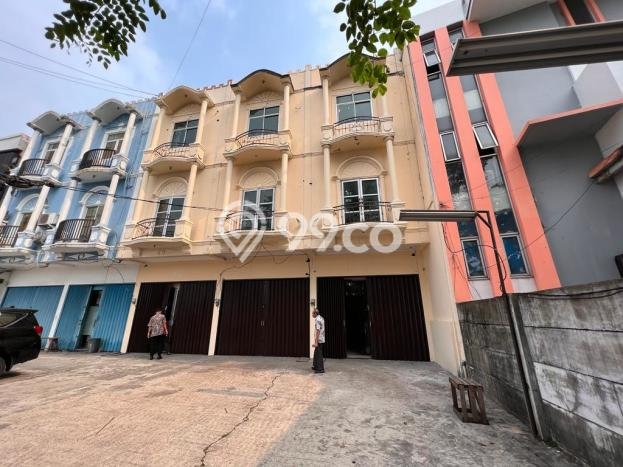 Untuk Dijual! Ruko di Kedoya Jakarta Barat LT 111m2 / LB 156m2 Kawasan Strategis Untuk Dijual! Ruko di Kedoya Jakarta Barat LT 111m2 / LB 156m2 Kawasan Strategis