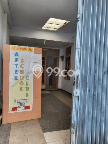 Disewakan! Rumah 4 Kamar Tidur &
2 Kamar Mandi di Sudirman, Bandung Disewakan! Rumah 4 Kamar Tidur &
2 Kamar Mandi di Sudirman, Bandung