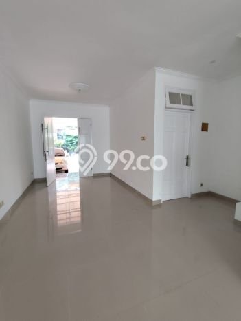 Rumah Strategis dengan Luas Tanah 136m² dan Luas Bangunan 180m² di Area Kota Wisata, Bogor Rumah Strategis dengan Luas Tanah 136m² dan Luas Bangunan 180m² di Area Kota Wisata, Bogor