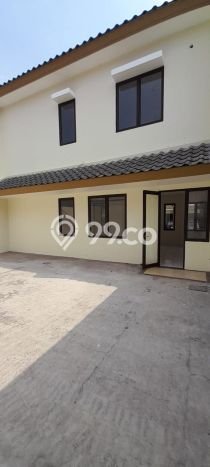 PENAWARAN TERBAIK! Rumah Strategis di Kota Legenda, LT 153m² Bangunan 130m² PENAWARAN TERBAIK! Rumah Strategis di Kota Legenda, LT 153m² Bangunan 130m²