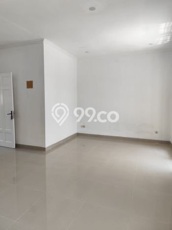 Rumah Strategis dengan Luas Tanah 136m² dan Luas Bangunan 180m² di Area Kota Wisata, Bogor Rumah Strategis dengan Luas Tanah 136m² dan Luas Bangunan 180m² di Area Kota Wisata, Bogor