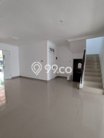 Rumah Strategis dengan Luas Tanah 136m² dan Luas Bangunan 180m² di Area Kota Wisata, Bogor Rumah Strategis dengan Luas Tanah 136m² dan Luas Bangunan 180m² di Area Kota Wisata, Bogor