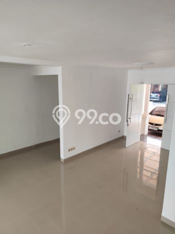 Rumah Strategis dengan Luas Tanah 136m² dan Luas Bangunan 180m² di Area Kota Wisata, Bogor Rumah Strategis dengan Luas Tanah 136m² dan Luas Bangunan 180m² di Area Kota Wisata, Bogor