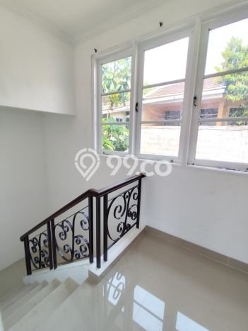 Rumah Strategis dengan Luas Tanah 136m² dan Luas Bangunan 180m² di Area Kota Wisata, Bogor Rumah Strategis dengan Luas Tanah 136m² dan Luas Bangunan 180m² di Area Kota Wisata, Bogor