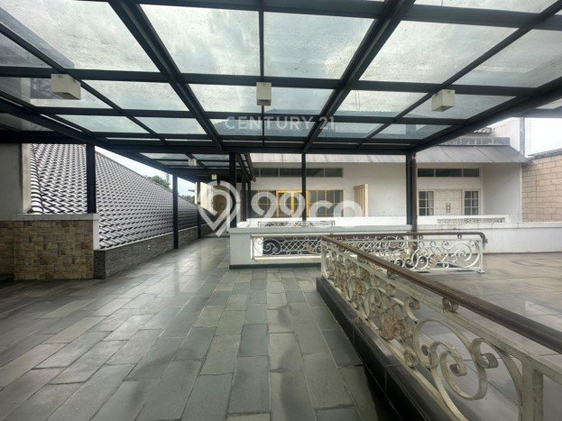 Ready to Use! Luxury House LT 1390m2 Desain Modern di Pondok Labu Ready to Use! Luxury House LT 1390m2 Desain Modern di Pondok Labu