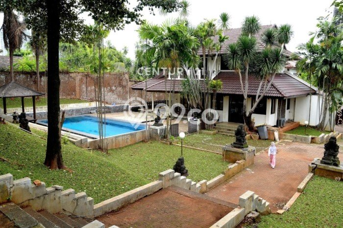 Rumah Mewah LB 400m2 Siap Huni Desain Elegan di Cipete, Jakarta Selatan Rumah Mewah LB 400m2 Siap Huni Desain Elegan di Cipete, Jakarta Selatan