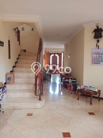 Rumah Luxury Modern Tanpa Renovasi di Pejaten Jakarta Selatan Rumah Luxury Modern Tanpa Renovasi di Pejaten Jakarta Selatan