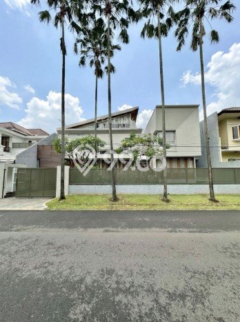 Hunian Modern dengan LT 560m2 & LB 643m2 Disewakan di Pondok Indah Hunian Modern dengan LT 560m2 & LB 643m2 Disewakan di Pondok Indah