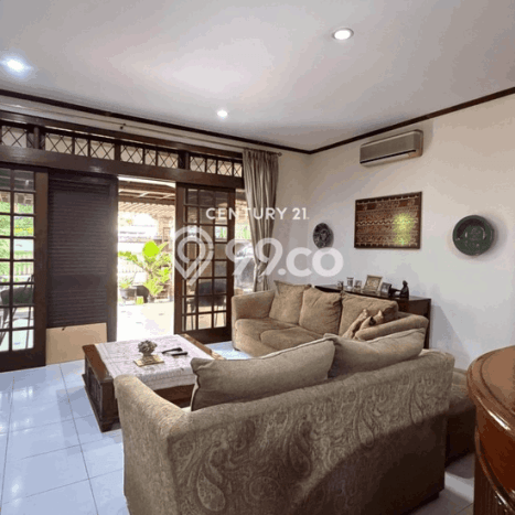 Ready to Use! Luxury House LT 320m2 Desain Elegan di Lebak Bulus Ready to Use! Luxury House LT 320m2 Desain Elegan di Lebak Bulus