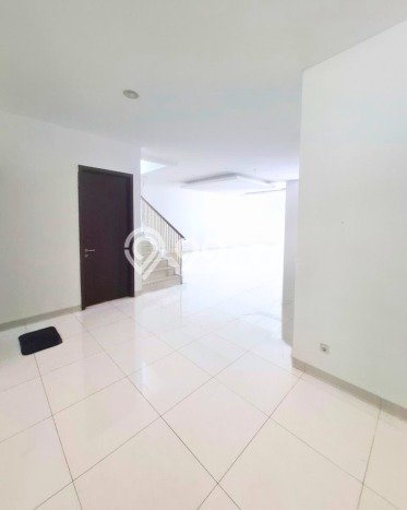 Rumah Elit LB 240m2 Siap Huni Desain Elegan di Jakarta Garden City, Jakarta Timur Rumah Elit LB 240m2 Siap Huni Desain Elegan di Jakarta Garden City, Jakarta Timur