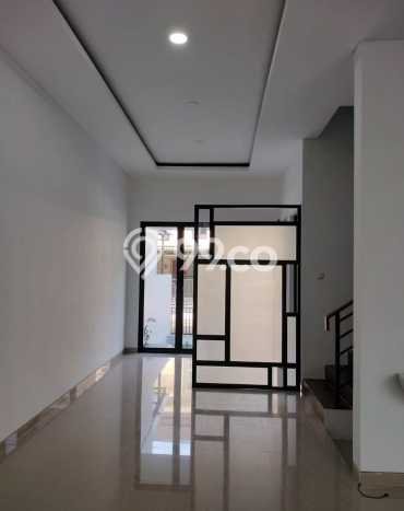 Dijual Hunian Rumah Terawat 4 Kamar di Semolowaru, Surabaya Dijual Hunian Rumah Terawat 4 Kamar di Semolowaru, Surabaya