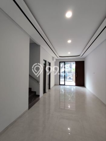 Kesempatan Emas Memiliki Rumah LT 84m2m² / LB 135m2m² di Kawasan Bisnis Sukolilo, Surabaya Kesempatan Emas Memiliki Rumah LT 84m2m² / LB 135m2m² di Kawasan Bisnis Sukolilo, Surabaya