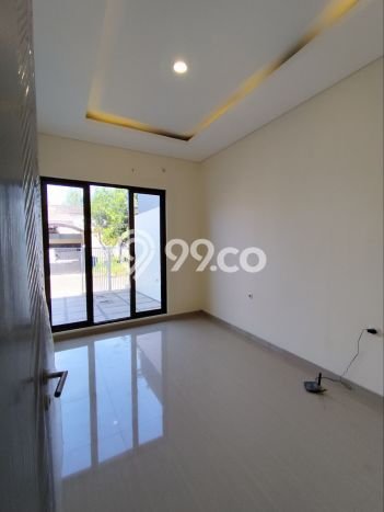 Siap Huni Rumah Mewah 5 Kamar di Rungkut Dekat ke Mana Saja Siap Huni Rumah Mewah 5 Kamar di Rungkut Dekat ke Mana Saja