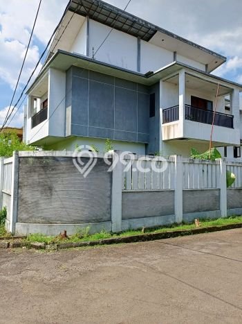 Dijual Hunian Rumah Terawat 7 Kamar di Tanah Sareal, Bogor Dijual Hunian Rumah Terawat 7 Kamar di Tanah Sareal, Bogor