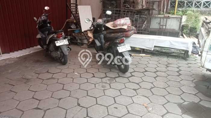 Ruko disewakan lokasi strategis Umbulharjo Yogyakarta 48m2 Ruko disewakan lokasi strategis Umbulharjo Yogyakarta 48m2