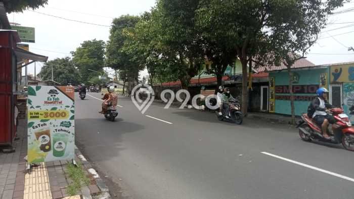 Ruko disewakan lokasi strategis Umbulharjo Yogyakarta 48m2 Ruko disewakan lokasi strategis Umbulharjo Yogyakarta 48m2