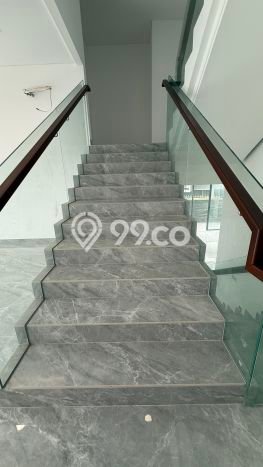 Rumah Mewah Siap Huni LT 307m2 di BSD, Tangerang Selatan Rumah Mewah Siap Huni LT 307m2 di BSD, Tangerang Selatan