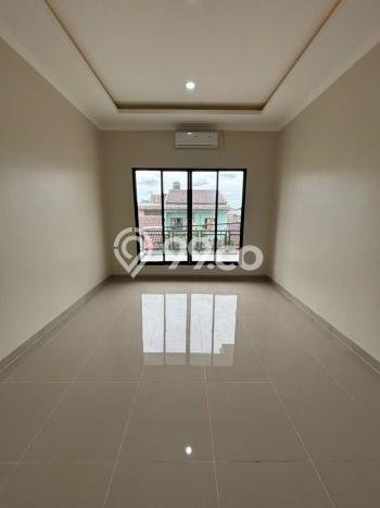 Rumah Luas Asri 4 KT Siap Huni di Villa Melati Mas Tangerang Selatan Rumah Luas Asri 4 KT Siap Huni di Villa Melati Mas Tangerang Selatan