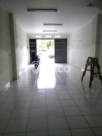 Ruko Disewa di Jakarta Barat dengan LB 265m2 Area Komersial Ramai Ruko Disewa di Jakarta Barat dengan LB 265m2 Area Komersial Ramai