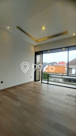 BEST INVESTMENT! Rumah di Dukuh Kupang, Luas 137m2m² Bangunan 200m2m² BEST INVESTMENT! Rumah di Dukuh Kupang, Luas 137m2m² Bangunan 200m2m²