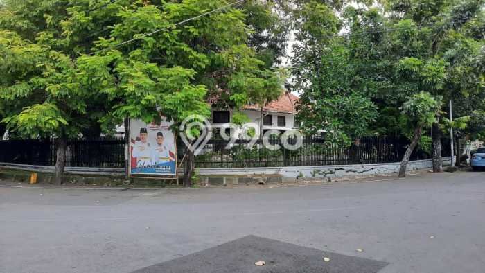 Dijual Rumah Premium dengan Fasilitas Sekitar Lengkap di Wonokromo, Surabaya Dijual Rumah Premium dengan Fasilitas Sekitar Lengkap di Wonokromo, Surabaya