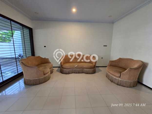 Sewa Rumah Strategis di Manyar LT 600m2 / LB 450m2 Kondisi Bagus Sewa Rumah Strategis di Manyar LT 600m2 / LB 450m2 Kondisi Bagus