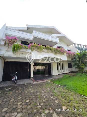 Sewa Rumah Strategis di Manyar LT 600m2 / LB 450m2 Kondisi Bagus Sewa Rumah Strategis di Manyar LT 600m2 / LB 450m2 Kondisi Bagus