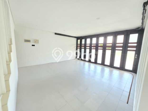 Hunian Mewah Dijual LT 240m2 di Wiyung, Surabaya Hunian Mewah Dijual LT 240m2 di Wiyung, Surabaya