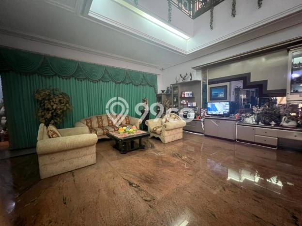 Hunian Mewah LB 1200m2 Siap Pakai Desain Elegan di Margorejo, Surabaya Hunian Mewah LB 1200m2 Siap Pakai Desain Elegan di Margorejo, Surabaya