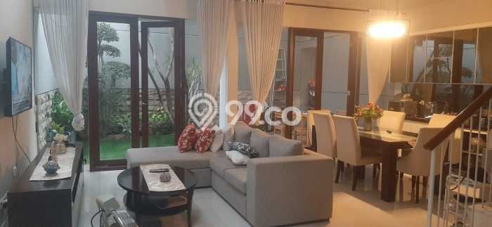 Rumah Mewah Siap Huni LT 200m2 di Wiyung, Surabaya Rumah Mewah Siap Huni LT 200m2 di Wiyung, Surabaya