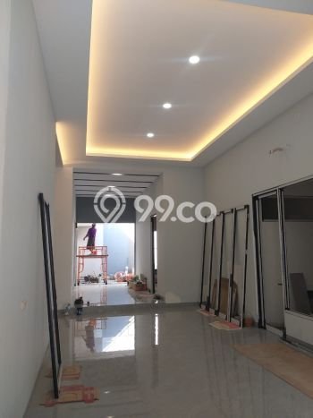 Dijual Rumah Luas Elegan Dengan View Eksklusif di Manyar, Surabaya Dijual Rumah Luas Elegan Dengan View Eksklusif di Manyar, Surabaya