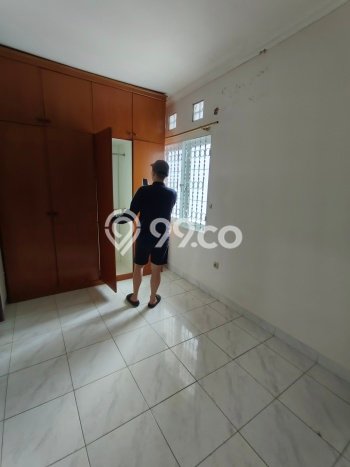 Rumah Bagus Siap Huni Di Taman Surya Luas 160m2 Lokasi Strategis Rumah Bagus Siap Huni Di Taman Surya Luas 160m2 Lokasi Strategis