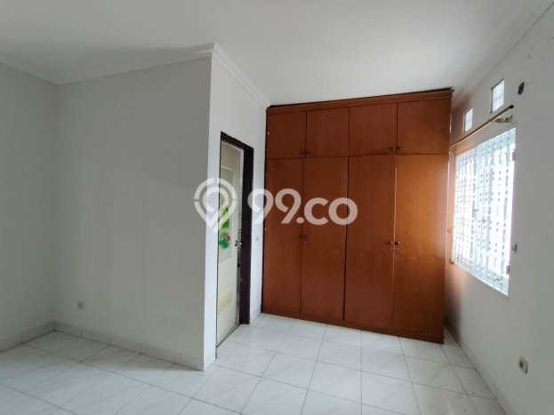 Rumah Bagus Siap Huni Di Taman Surya Luas 160m2 Lokasi Strategis Rumah Bagus Siap Huni Di Taman Surya Luas 160m2 Lokasi Strategis