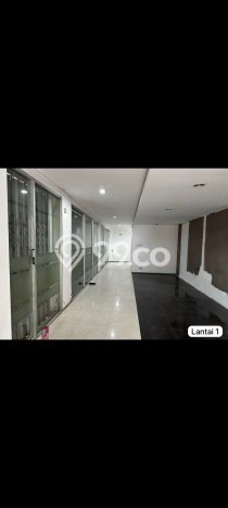 Ruko Disewa di Jakarta Barat dengan LB 120m2 Area Komersial Ramai Ruko Disewa di Jakarta Barat dengan LB 120m2 Area Komersial Ramai