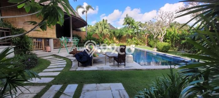 Rumah Elit LB 350m2 Siap Pakai Desain Elegan di Seminyak, Badung Rumah Elit LB 350m2 Siap Pakai Desain Elegan di Seminyak, Badung