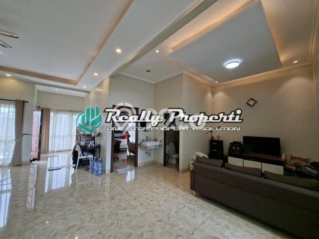 For Sale Hunian Rumah Terawat 5 Kamar di Pondok Gede, Bekasi For Sale Hunian Rumah Terawat 5 Kamar di Pondok Gede, Bekasi